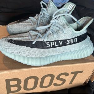Fairly, worn twice. Perfect condition. Yeezy boost 350 Salt v2 size 9.5 stadium